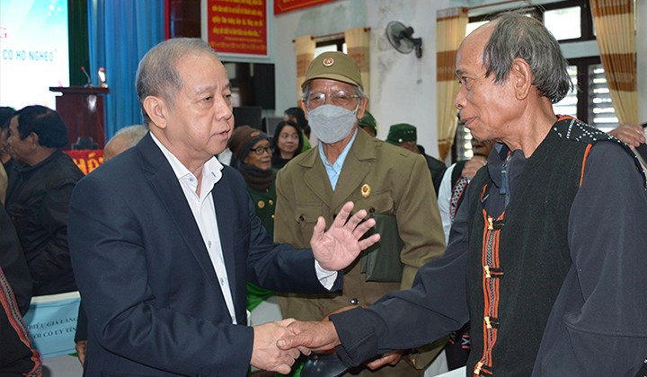 Phát động phong trào “Dòng họ, làng, bản không có hộ nghèo” tại huyện biên giới A Lưới Phát động phong trào “Dòng họ, làng, bản không có hộ nghèo” tại huyện biên giới A Lưới