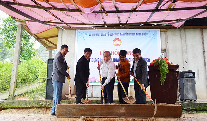 Phát động phong trào “Dòng họ, làng, bản không có hộ nghèo” tại huyện biên giới A Lưới Phát động phong trào “Dòng họ, làng, bản không có hộ nghèo” tại huyện biên giới A Lưới