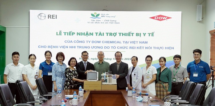 Trao tặng vật tư y tế cho Bệnh viện E, Bệnh viện Nhi Trung ương Trao tặng vật tư y tế cho Bệnh viện E, Bệnh viện Nhi Trung ương