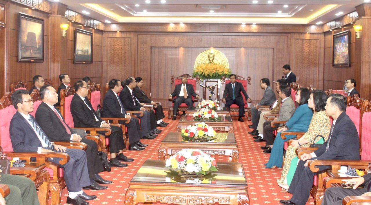 Tăng cường, vun đắp mối quan hệ hữu nghị, hợp tác giữa 2 tỉnh Attapeu (Lào) và Gia Lai (Việt Nam) Tăng cường, vun đắp mối quan hệ hữu nghị, hợp tác giữa 2 tỉnh Attapeu (Lào) và Gia Lai (Việt Nam)