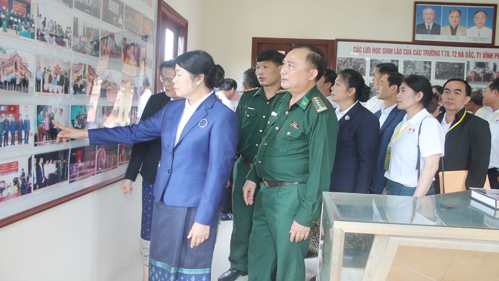 Đoàn cựu lưu học sinh Lào giao lưu tại Bắc Giang Đoàn cựu lưu học sinh Lào giao lưu tại Bắc Giang