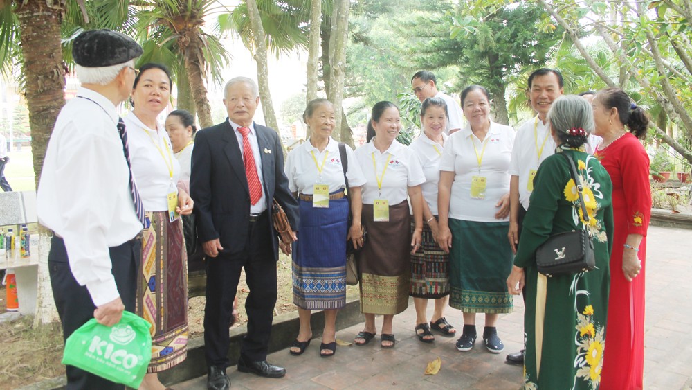 Đoàn cựu lưu học sinh Lào giao lưu tại Bắc Giang Đoàn cựu lưu học sinh Lào giao lưu tại Bắc Giang
