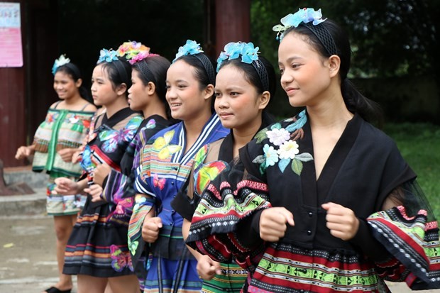 Lan tỏa nét đẹp từ thổ cẩm Tây Nguyên Lan tỏa nét đẹp từ thổ cẩm Tây Nguyên