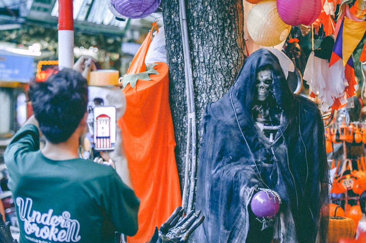 Phố Hàng Mã tưng bừng sắc màu trước ngày hội Halloween Phố Hàng Mã tưng bừng sắc màu trước ngày hội Halloween