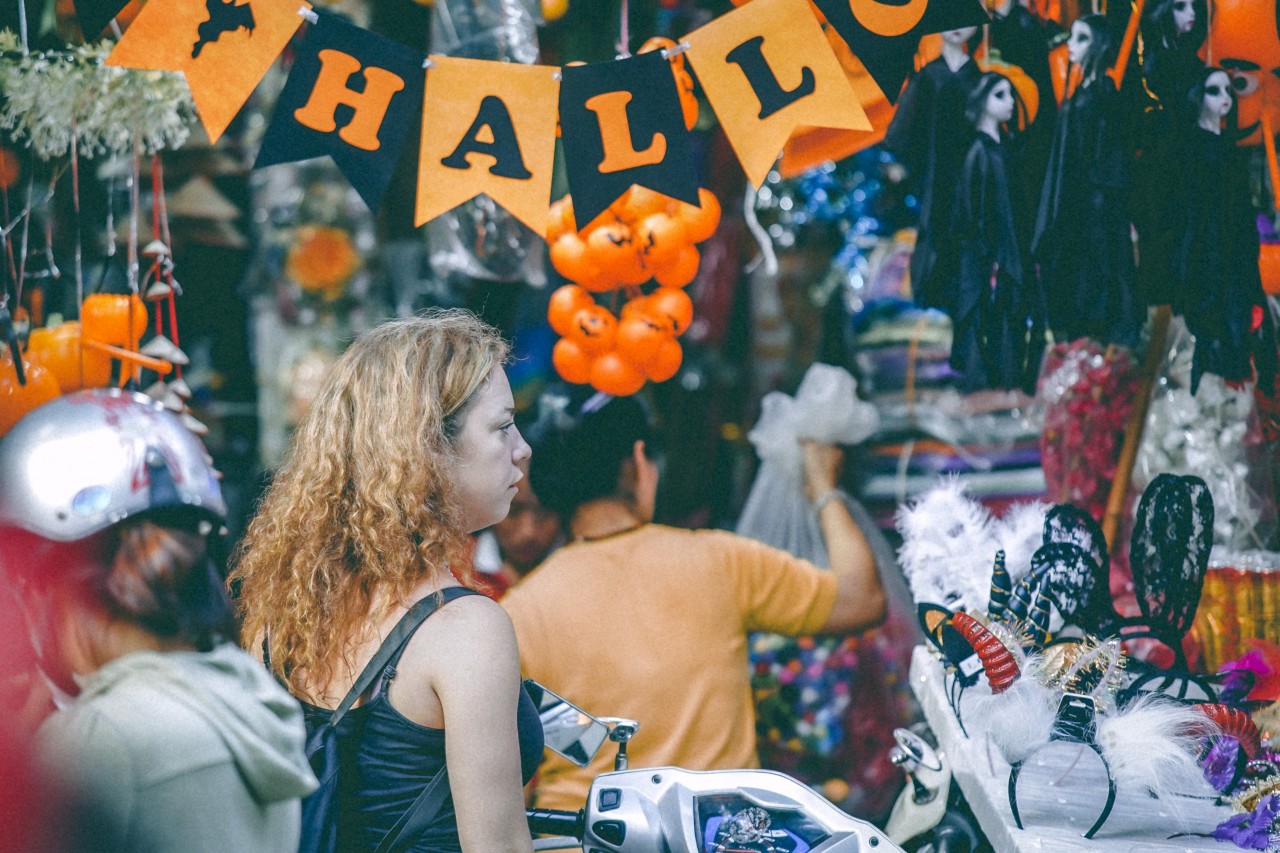 Phố Hàng Mã tưng bừng sắc màu trước ngày hội Halloween Phố Hàng Mã tưng bừng sắc màu trước ngày hội Halloween