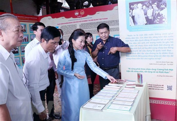 Khánh thành Không gian văn hóa Hồ Chí Minh tại hội quán của người Hoa | Văn hóa | Vietnam+ (VietnamPlus) Khánh thành Không gian văn hóa Hồ Chí Minh tại hội quán của người Hoa | Văn hóa | Vietnam+ (VietnamPlus)