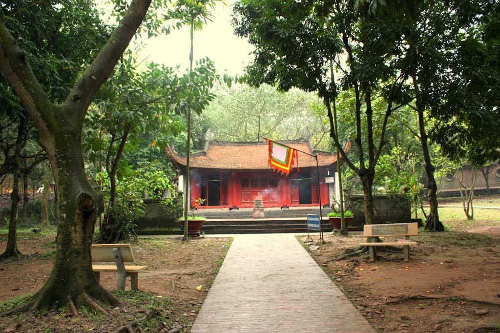 Chùa Đại Bi nằm khuất bóng giữa những hàng cây (Ảnh sưu tầm). Chùa Đại Bi nằm khuất bóng giữa những hàng cây (Ảnh sưu tầm).