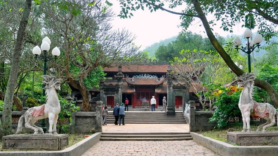 Đền Thượng là ngôi đền chính, cũng là nơi đặt tượng thờ Thánh Gióng (Ảnh sưu tầm). Đền Thượng là ngôi đền chính, cũng là nơi đặt tượng thờ Thánh Gióng (Ảnh sưu tầm).