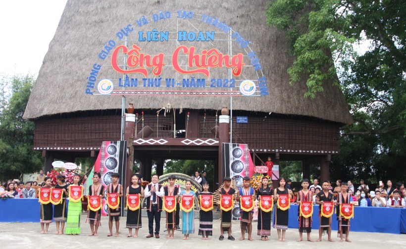 Kon Tum: Hơn 1.000 học sinh tham gia Liên hoan Cồng chiêng - Múa xoang | Báo Công Thương Kon Tum: Hơn 1.000 học sinh tham gia Liên hoan Cồng chiêng - Múa xoang | Báo Công Thương