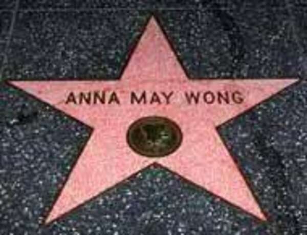 Tên Anna May Wong và ngôi sao xuất hiện trên Đại lộ Danh vọng của Hollywood Tên Anna May Wong và ngôi sao xuất hiện trên Đại lộ Danh vọng của Hollywood