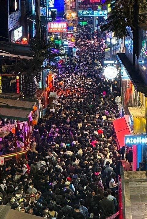 Hàn Quốc: 149 người chết, hơn 76 người bị thương trong vụ giẫm đạp khi tham gia lễ hội Halloween Hàn Quốc: 149 người chết, hơn 76 người bị thương trong vụ giẫm đạp khi tham gia lễ hội Halloween