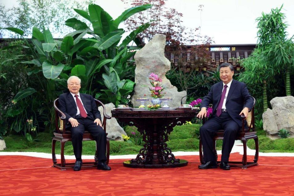 China's Friendship Medal Presented to Vietnam's Party General Secretary China's Friendship Medal Presented to Vietnam's Party General Secretary