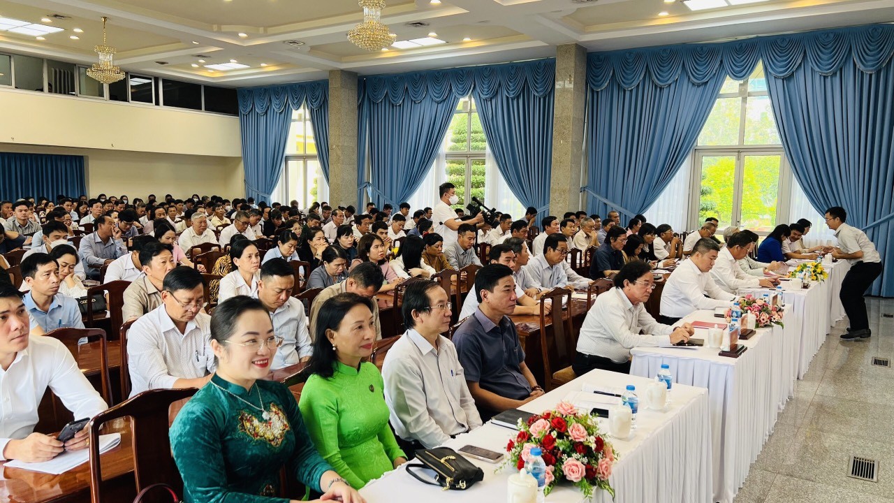 Hội nghị tập huấn kiến thức công tác đối ngoại nhân dân cho 320 cán bộ tỉnh Đồng Nai. Hội nghị tập huấn kiến thức công tác đối ngoại nhân dân cho 320 cán bộ tỉnh Đồng Nai.