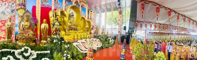 Quang cảnh Đại pháp hội trai đàn vạn nhân duyên cầu an (Ảnh: Cổng thông tin điện tử ) Quang cảnh Đại pháp hội trai đàn vạn nhân duyên cầu an (Ảnh: Cổng thông tin điện tử )