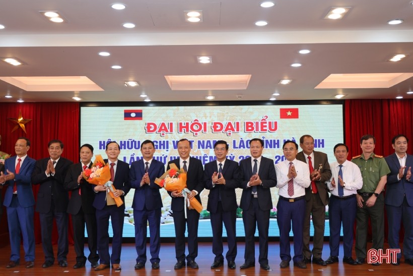 Cầu nối các hoạt động hữu nghị, hợp tác Việt Nam - Lào Cầu nối các hoạt động hữu nghị, hợp tác Việt Nam - Lào