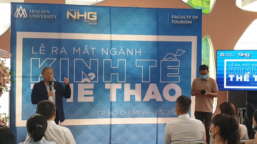 Ông Mai Bá Hùng, Phó Giám đốc Sở VH-TT TPHCM cho rằng, cần chú trọng công tác đào tạo nguồn nhân lực chất lượng cao trong lĩnh vực kinh tế thể thao. Ảnh: Nguyễn Thuận Ông Mai Bá Hùng, Phó Giám đốc Sở VH-TT TPHCM cho rằng, cần chú trọng công tác đào tạo nguồn nhân lực chất lượng cao trong lĩnh vực kinh tế thể thao. Ảnh: Nguyễn Thuận