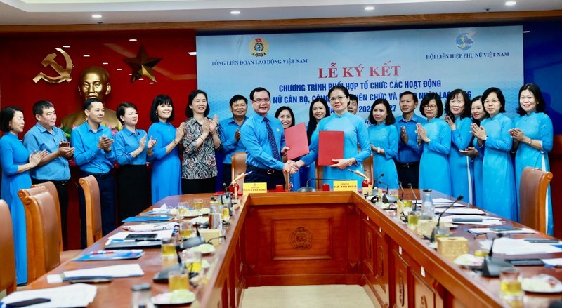 Phối hợp bảo vệ quyền, lợi ích của nữ công nhân, viên chức, người lao động Phối hợp bảo vệ quyền, lợi ích của nữ công nhân, viên chức, người lao động