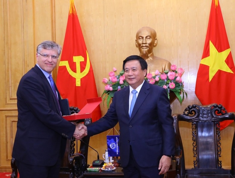 Politburo member, Chairman of the Central Theoretical Council and President of the Ho Chi Minh National Academy of Politics Nguyen Xuan Thang (right) and Global Director of the World Bank (WB) Group's Macroeconomics, Trade and Investment Global Practice Marcello de Moura Stevão Filho. Photo: VNA Politburo member, Chairman of the Central Theoretical Council and President of the Ho Chi Minh National Academy of Politics Nguyen Xuan Thang (right) and Global Director of the World Bank (WB) Group's Macroeconomics, Trade and Investment Global Practice Marcello de Moura Stevão Filho. Photo: VNA