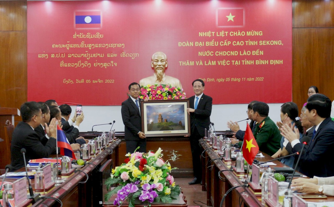 Đẩy mạnh quan hệ hợp tác sâu rộng, toàn diện giữa Bình Định (Việt Nam) và Sekong (Lào) Đẩy mạnh quan hệ hợp tác sâu rộng, toàn diện giữa Bình Định (Việt Nam) và Sekong (Lào)