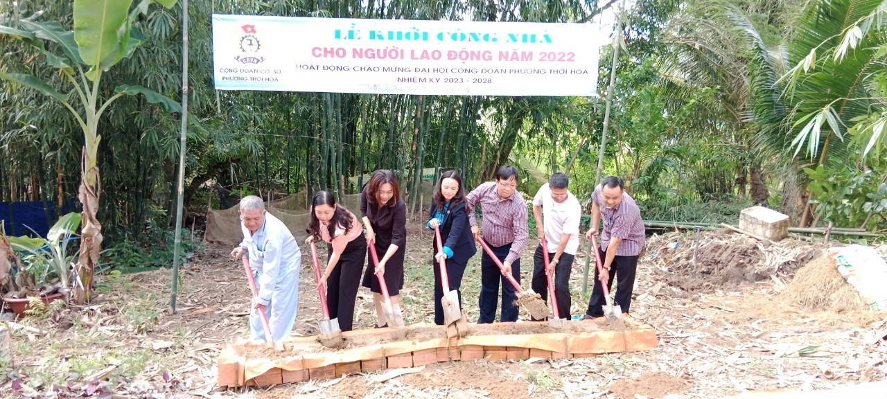 Trao tặng 2 mái ấm cho gia đình người lao động tại TP Cần Thơ