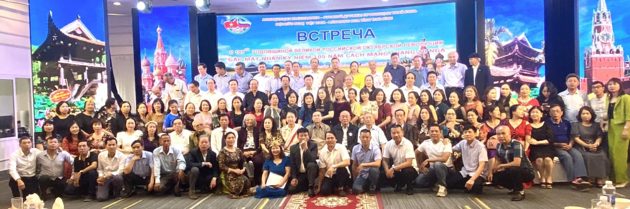 Các đại biểu tham dự buổi gặp mặt.