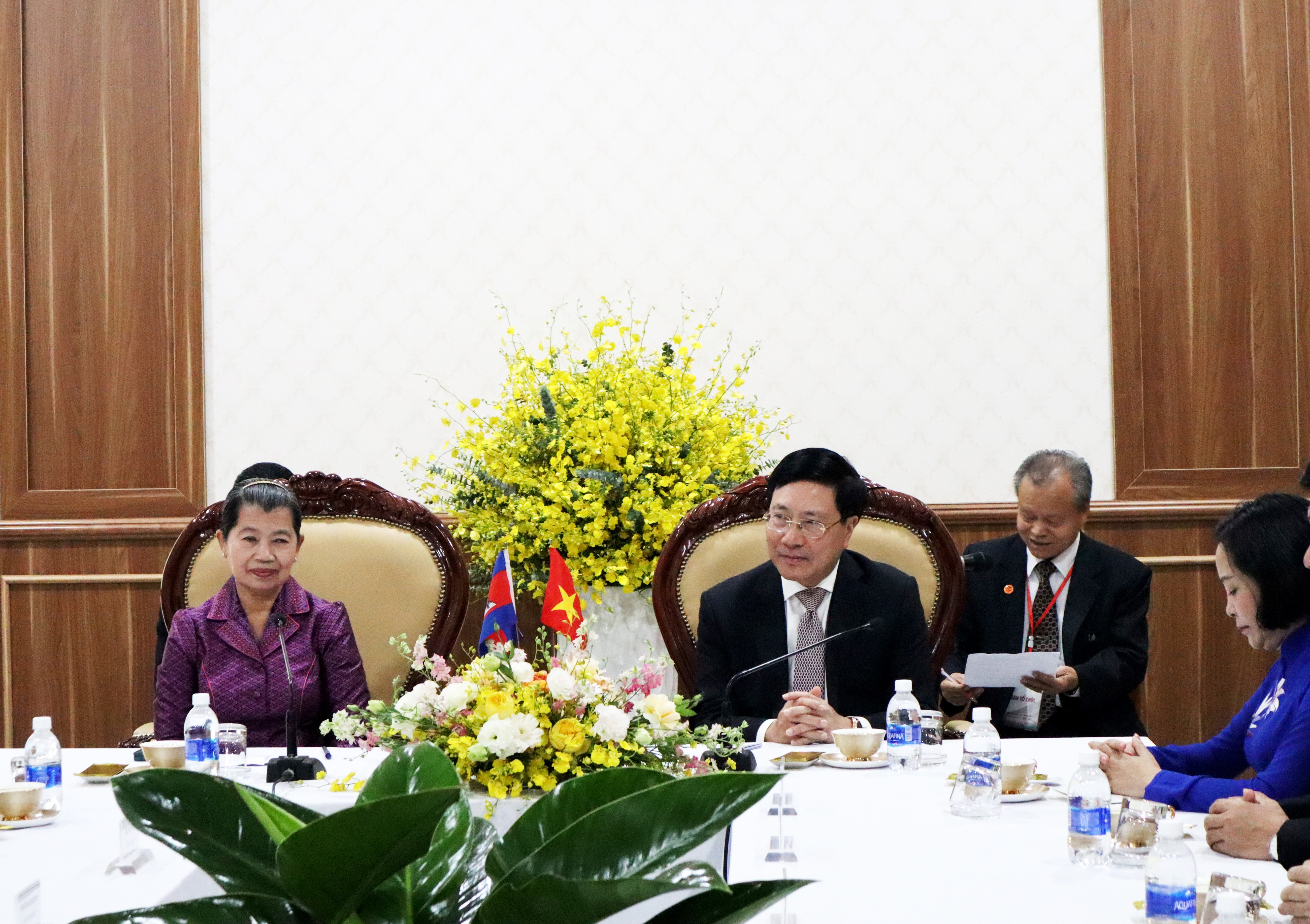 Phó Thủ tướng Thường trực Chính phủ Phạm Bình Minh tiếp Trưởng đoàn đại biểu Campuchia tham dự Gặp gỡ hữu nghị và hợp tác nhân dân hai nước lần thứ V