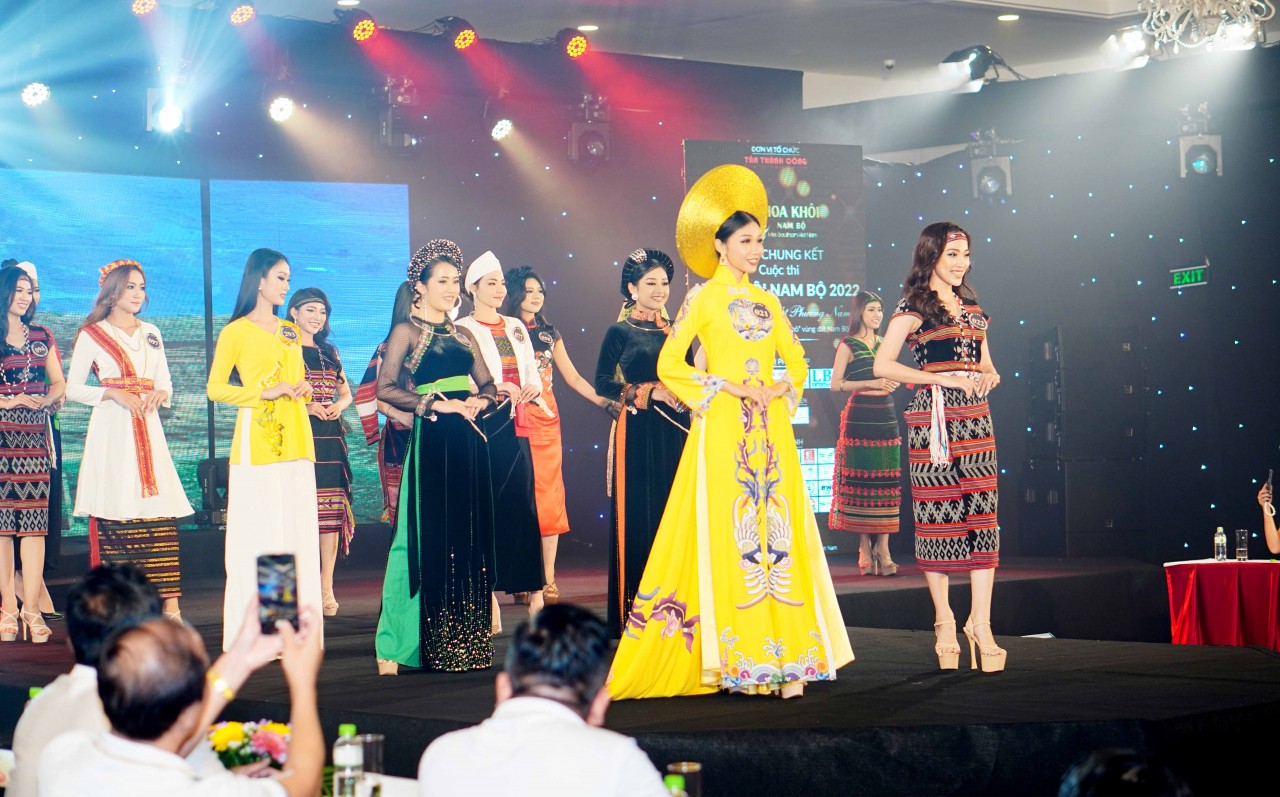 Người đẹp Trà Vinh cao 1,8m đăng quang Hoa khôi Nam bộ 2022 Người đẹp Trà Vinh cao 1,8m đăng quang Hoa khôi Nam bộ 2022