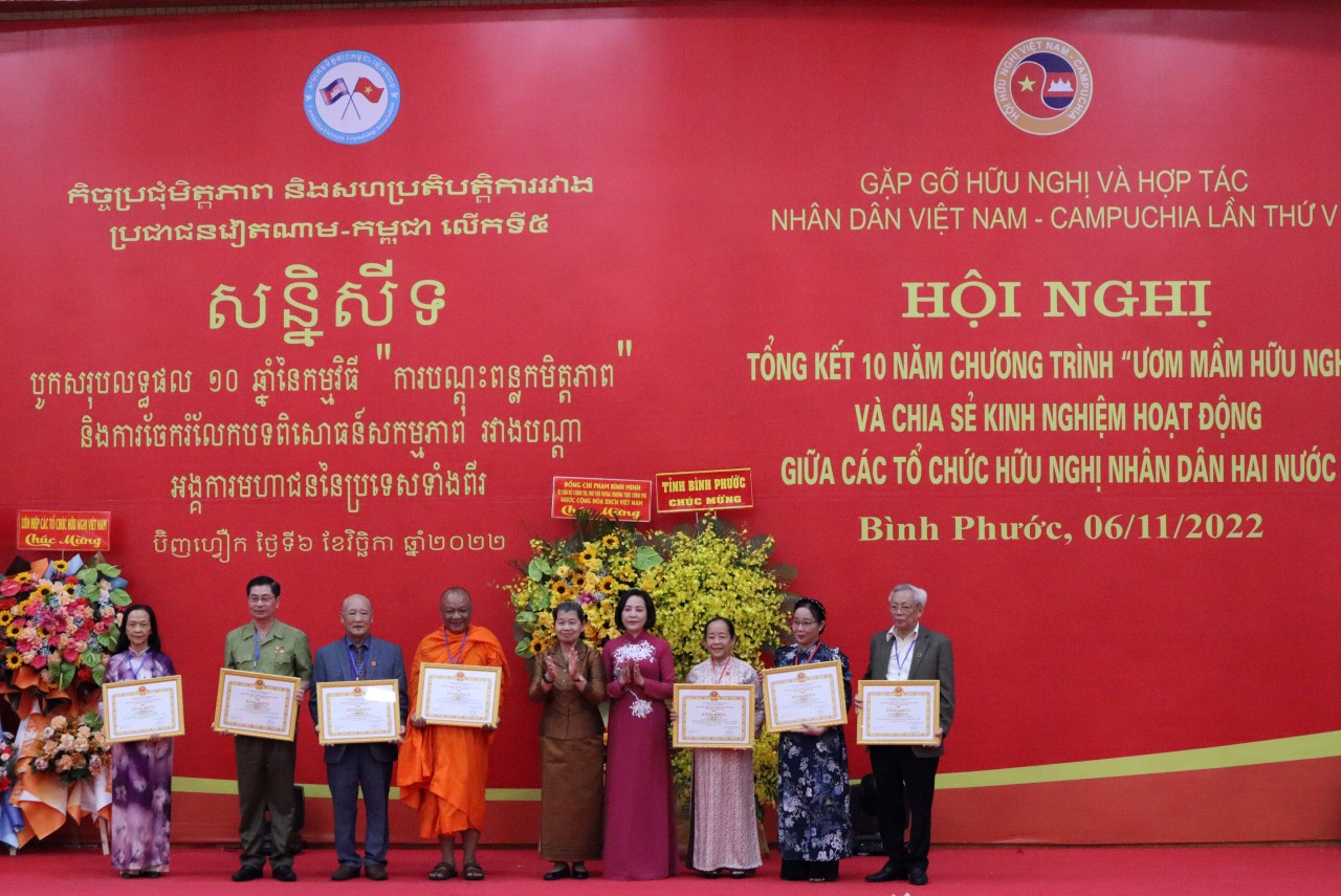 10 năm Ươm mầm hữu nghị: Chương trình giàu tính nhân văn, có sức lan toả sâu rộng 10 năm Ươm mầm hữu nghị: Chương trình giàu tính nhân văn, có sức lan toả sâu rộng