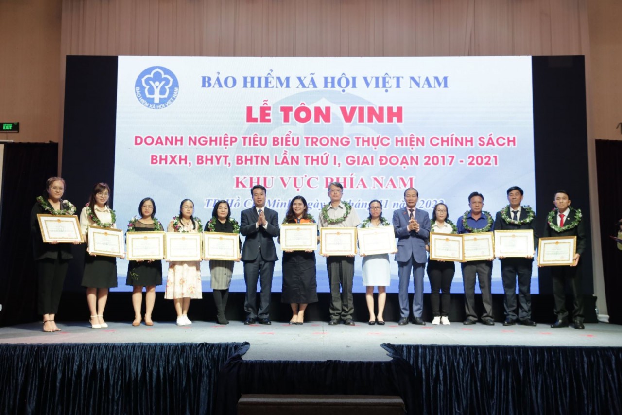 Quang cảnh lễ tôn vinh.