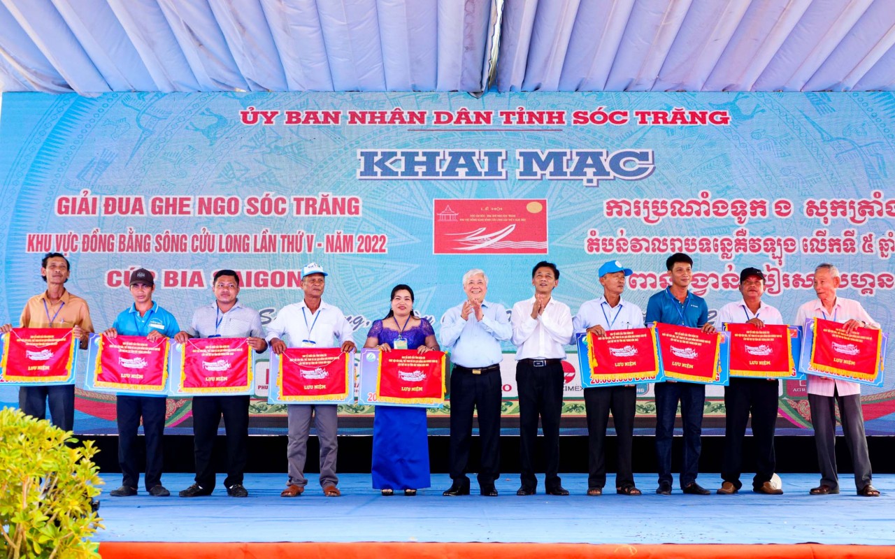 Tưng bừng giải đua ghe Ngo Đồng bằng sông Cửu Long lần thứ V Tưng bừng giải đua ghe Ngo Đồng bằng sông Cửu Long lần thứ V