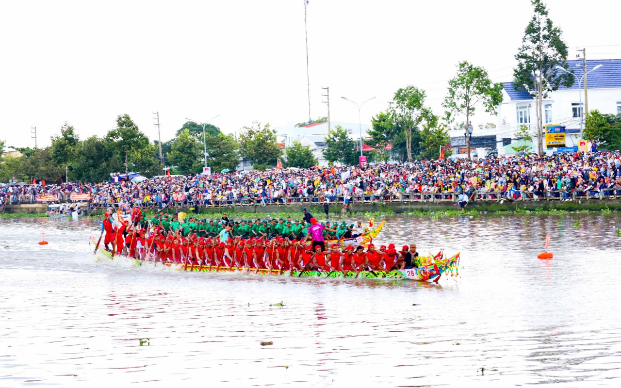Tưng bừng giải đua ghe Ngo Đồng bằng sông Cửu Long lần thứ V Tưng bừng giải đua ghe Ngo Đồng bằng sông Cửu Long lần thứ V