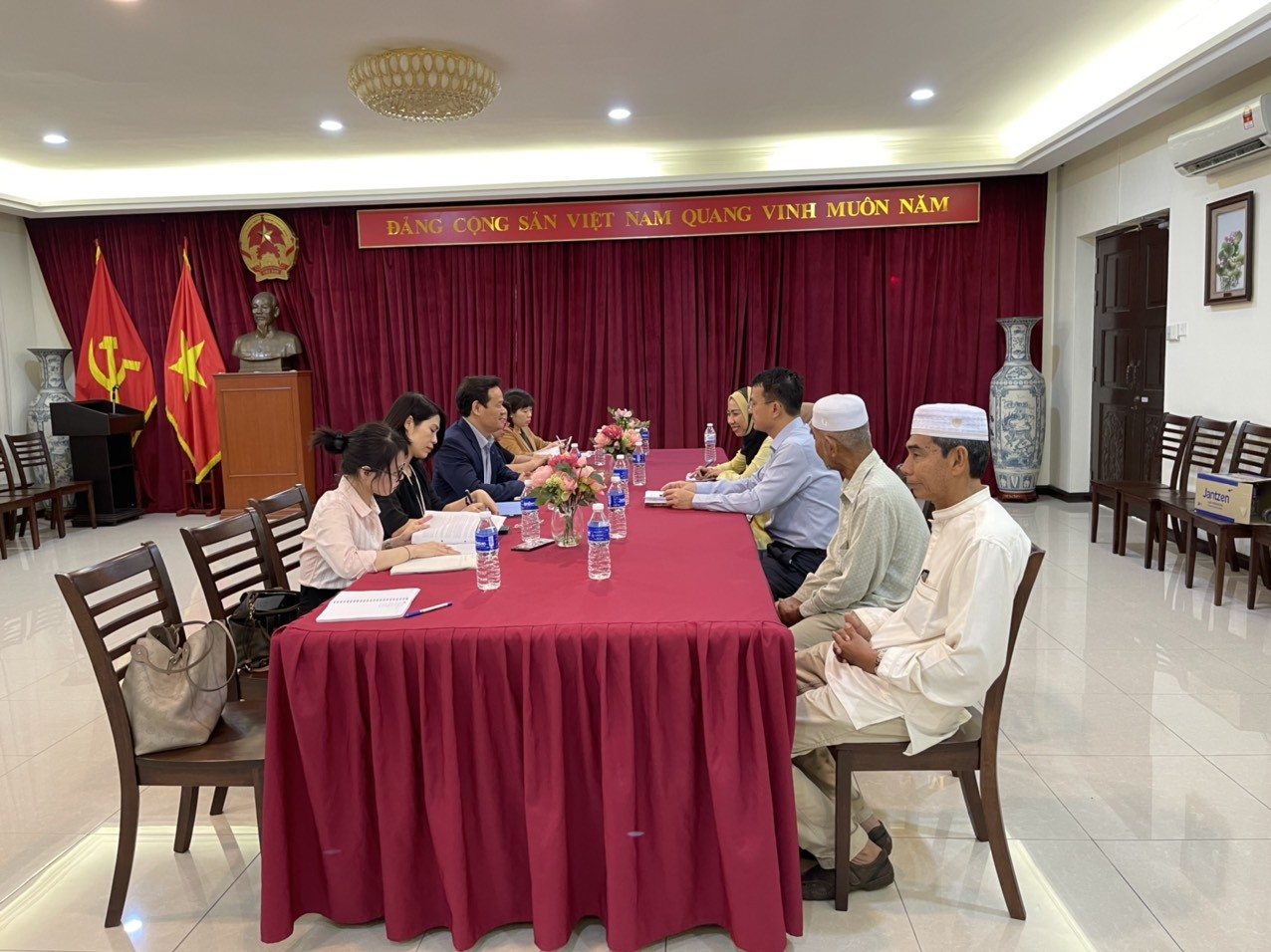 Thông tin cơ chế, chính sách của Nhà nước đến cộng đồng người Việt tại Malaysia Thông tin cơ chế, chính sách của Nhà nước đến cộng đồng người Việt tại Malaysia