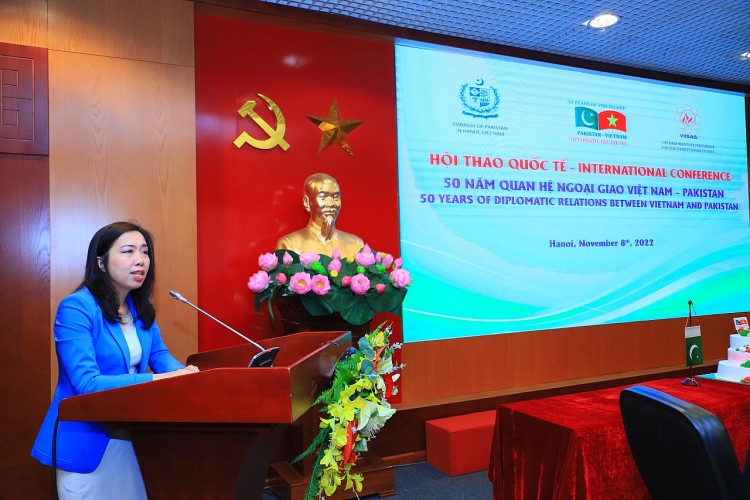 bà Lê Thị Thu Hằng, Trợ lý Bộ trưởng Ngoại giao trong bài phát biểu tại Hội thảo khoa học quốc tế “50 năm quan hệ ngoại giao Việt Nam – Pakistan” bà Lê Thị Thu Hằng, Trợ lý Bộ trưởng Ngoại giao trong bài phát biểu tại Hội thảo khoa học quốc tế “50 năm quan hệ ngoại giao Việt Nam – Pakistan”