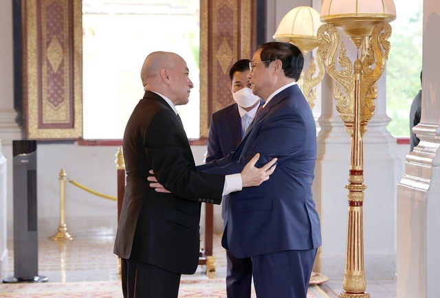 Thủ tướng Phạm Minh Chính chào Quốc vương Campuchia Norodom Sihamoni Thủ tướng Phạm Minh Chính chào Quốc vương Campuchia Norodom Sihamoni