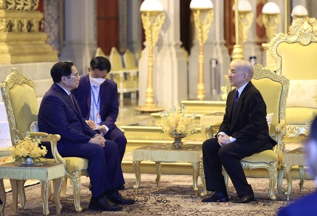 Thủ tướng Phạm Minh Chính chào Quốc vương Campuchia Norodom Sihamoni Thủ tướng Phạm Minh Chính chào Quốc vương Campuchia Norodom Sihamoni