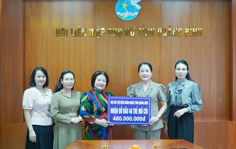 Quảng Bình nhận đỡ đầu 40 trẻ mồ côi qua Chương trình “Mẹ đỡ đầu - Kết nối yêu thương” Quảng Bình nhận đỡ đầu 40 trẻ mồ côi qua Chương trình “Mẹ đỡ đầu - Kết nối yêu thương”