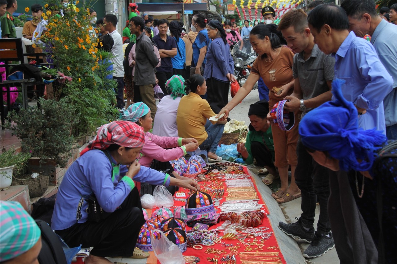 Sắc màu chợ phiên Bảo Lạc Sắc màu chợ phiên Bảo Lạc