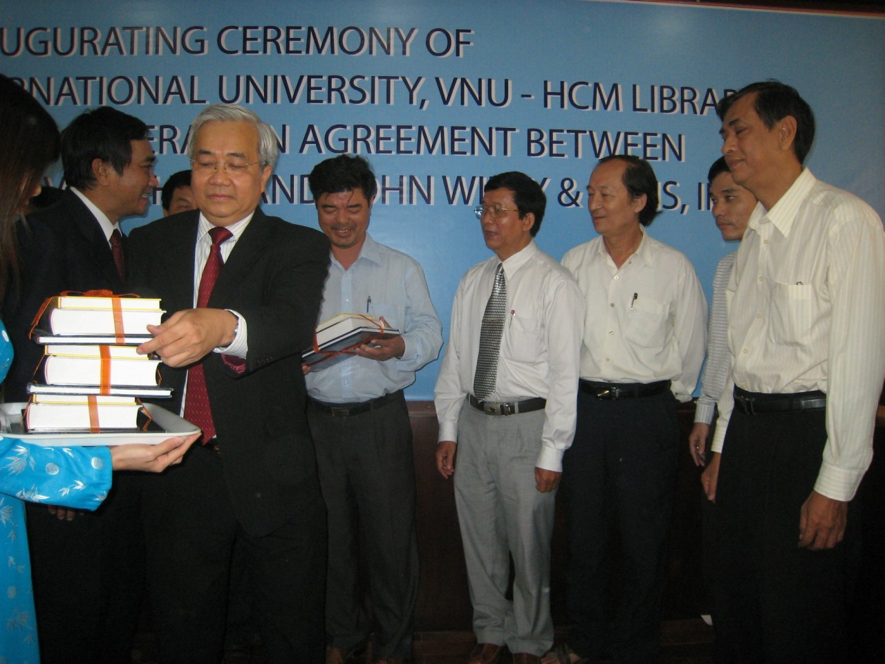 Hai kiều bào Mỹ được vinh danh "Những tấm gương thầm lặng cao cả" Hai kiều bào Mỹ được vinh danh "Những tấm gương thầm lặng cao cả"