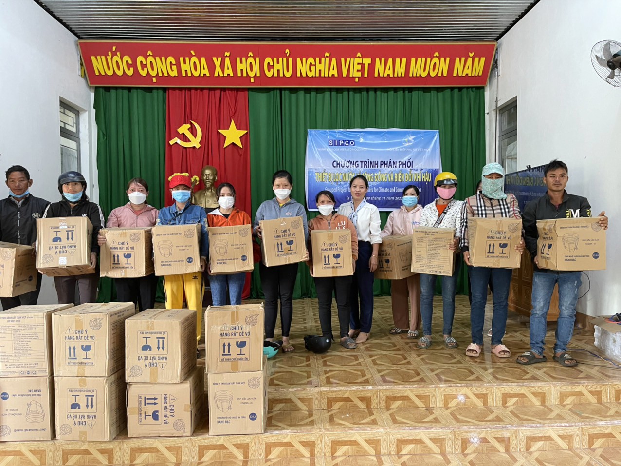 Gia Lai tặng 1.000 bình lọc nước cho hội viên phụ nữ nghèo ở huyện Chư Pưh Gia Lai tặng 1.000 bình lọc nước cho hội viên phụ nữ nghèo ở huyện Chư Pưh