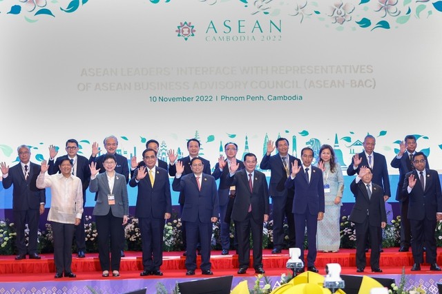 Vì một ASEAN tự cường, mạnh mẽ, phát triển bền vững, bao trùm Vì một ASEAN tự cường, mạnh mẽ, phát triển bền vững, bao trùm