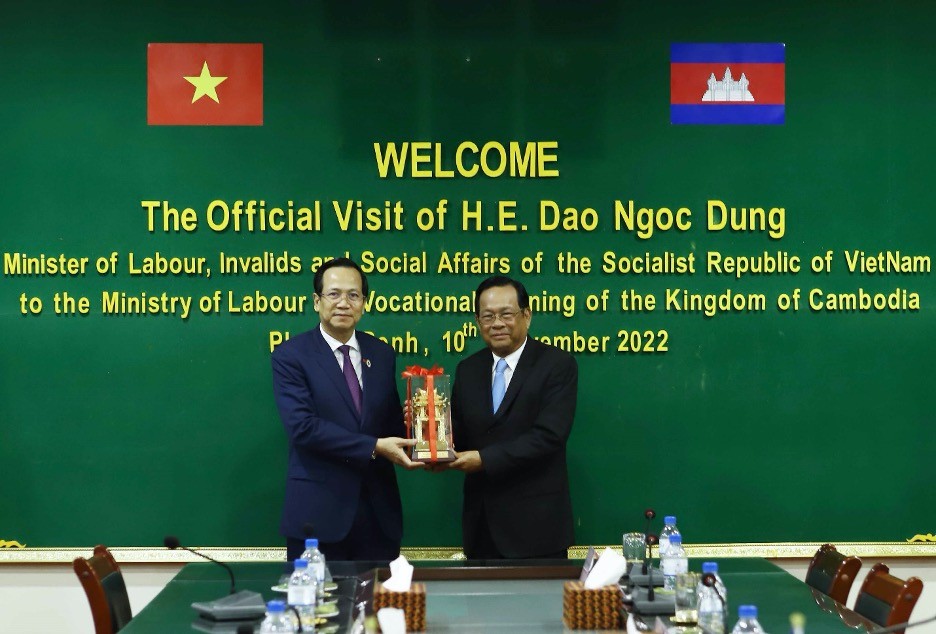 Việt Nam - Campuchia thúc đẩy triển khai nhanh thoả thuận hợp tác về lao động Việt Nam - Campuchia thúc đẩy triển khai nhanh thoả thuận hợp tác về lao động