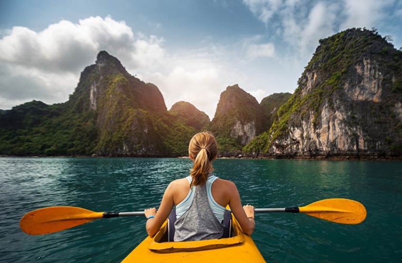 Chèo thuyền Kayak khám phá Vịnh Lan Hạ (Ảnh sưu tầm). Chèo thuyền Kayak khám phá Vịnh Lan Hạ (Ảnh sưu tầm).