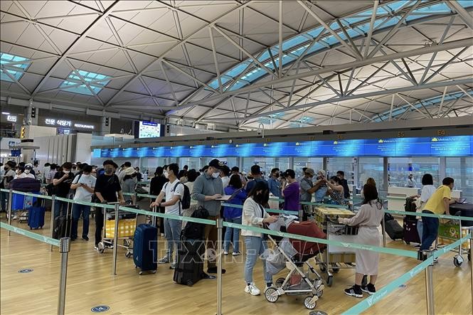 Bộ Tự pháp Hàn Quốc đã ra thông báo thực hiện chính sách ân hạn đối với người nước ngoài cư trú bất hợp pháp tại Hàn Quốc tự nguyện về nước Bộ Tự pháp Hàn Quốc đã ra thông báo thực hiện chính sách ân hạn đối với người nước ngoài cư trú bất hợp pháp tại Hàn Quốc tự nguyện về nước