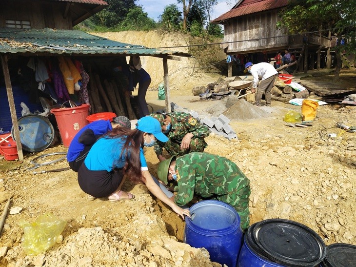 Món quà đặc biệt của BĐBP tặng dân bản Món quà đặc biệt của BĐBP tặng dân bản
