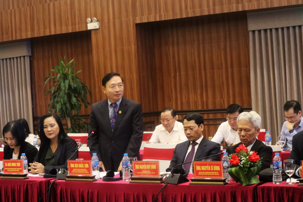 Phó Chủ tịch Hội hữu nghị Việt Nam - Nhật Bản Bùi Khắc Sơn phát biểu tại cuộc họp (Ảnh: Thành Luân). Phó Chủ tịch Hội hữu nghị Việt Nam - Nhật Bản Bùi Khắc Sơn phát biểu tại cuộc họp (Ảnh: Thành Luân).