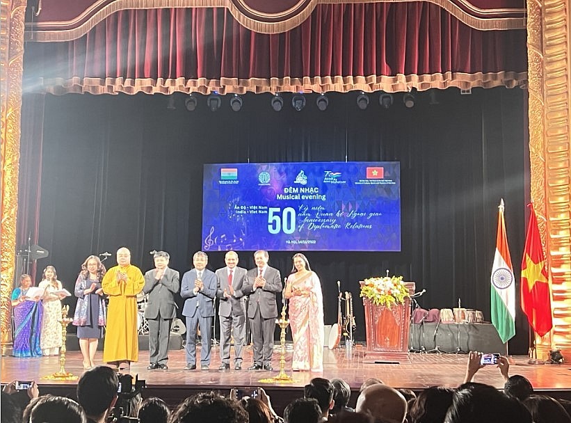 An Unique Musical Night Celebrating 50 Years Anniversary of Vietnam - India Relationship An Unique Musical Night Celebrating 50 Years Anniversary of Vietnam - India Relationship