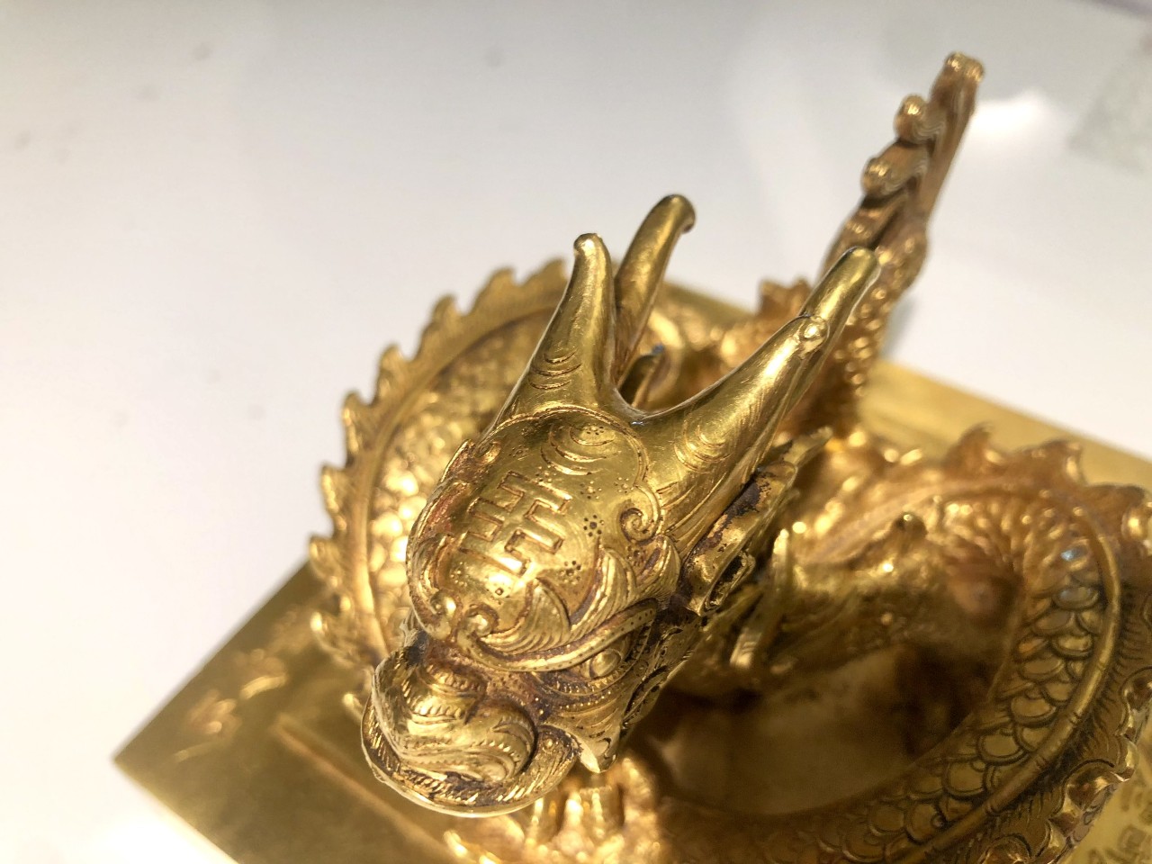 Hãng đấu giá Millon (Pháp) đồng ý chuyển giao ấn vàng “Hoàng đế chi bảo”cho Việt Nam Hãng đấu giá Millon (Pháp) đồng ý chuyển giao ấn vàng “Hoàng đế chi bảo”cho Việt Nam