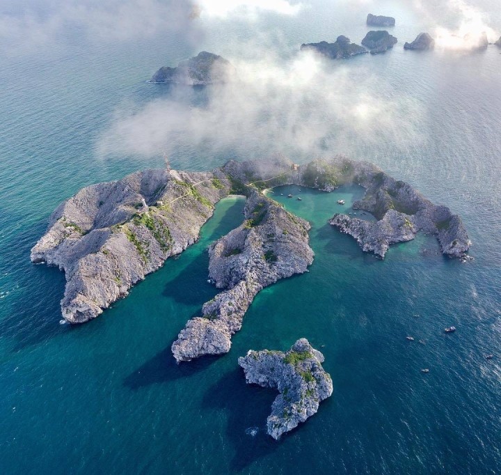 Unspoiled Long Chau Island in Lan Ha Bay.(Photo: @letuananh/ Instagram) Unspoiled Long Chau Island in Lan Ha Bay.(Photo: @letuananh/ Instagram)