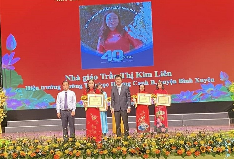 Vĩnh Phúc tôn vinh các nhà giáo cống hiến cho sự nghiệp Vĩnh Phúc tôn vinh các nhà giáo cống hiến cho sự nghiệp