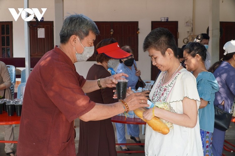 Vietnamese Buddhists in Laos Uphold the Tradition of Love Vietnamese Buddhists in Laos Uphold the Tradition of Love